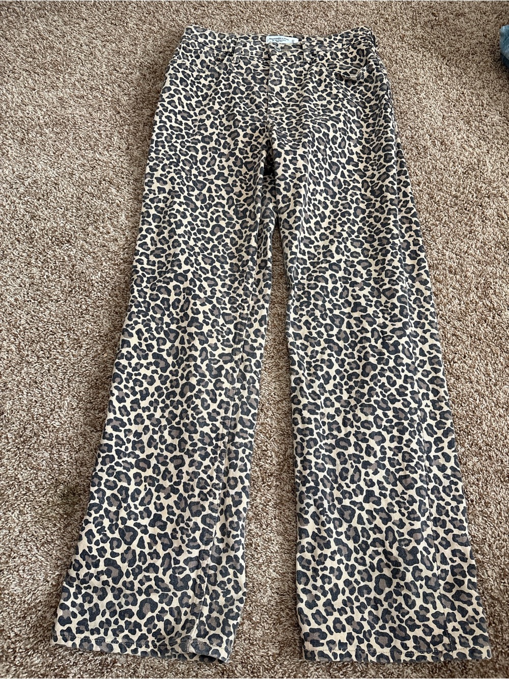 abercrombie and fitch Leopard Print curve love 90s relaxed pants
